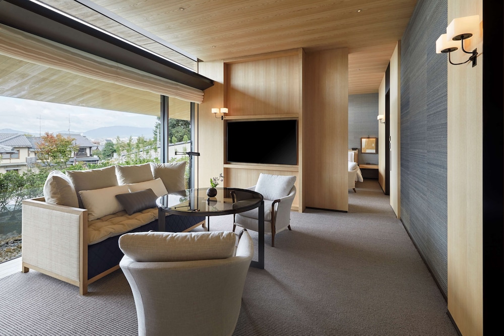 ハウス キングベッド 1 台 (Ninenzaka) 客室1 | パーク ハイアット 京都