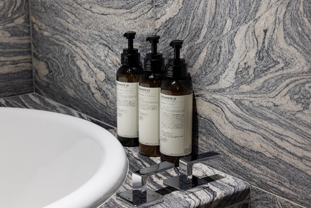 ルーム キングベッド 1 台 ガーデンビュー バスルーム2 | パーク ハイアット 京都