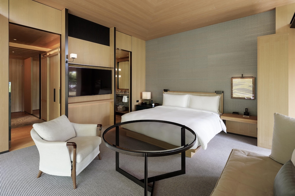 ルーム キングベッド 1 台 (Pagoda View) 客室2 | パーク ハイアット 京都