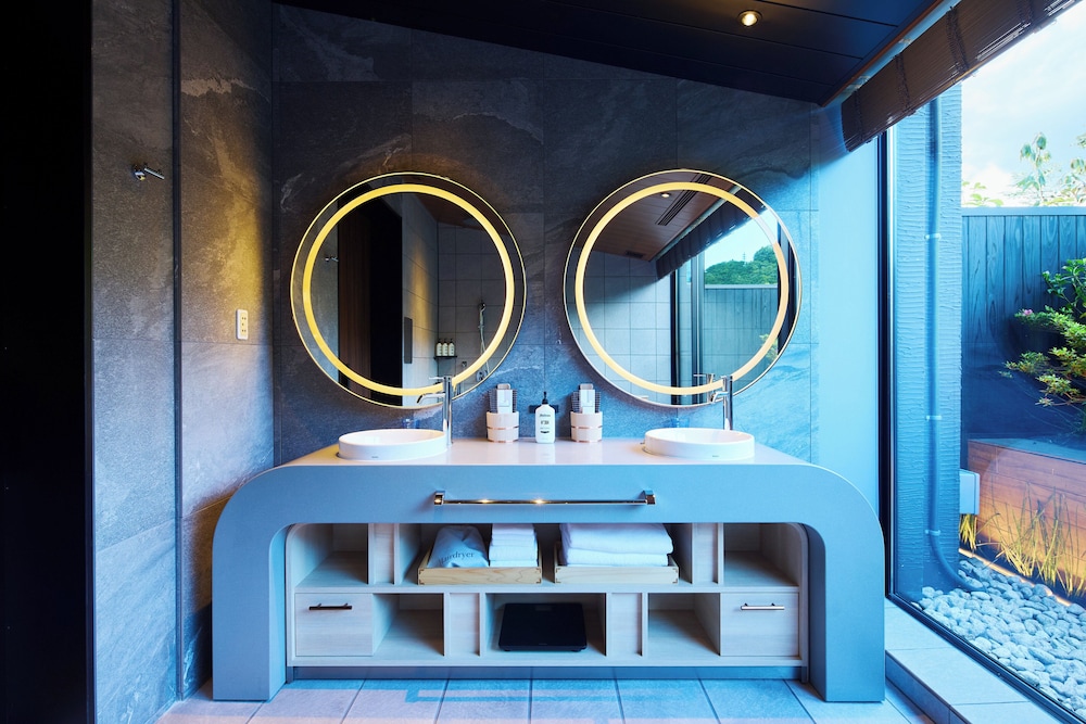 スイート キングベッド 1 台 (Private Hot Spring) 客室の設備とサービス0 | ホテルインディゴ箱根強羅 by IHG