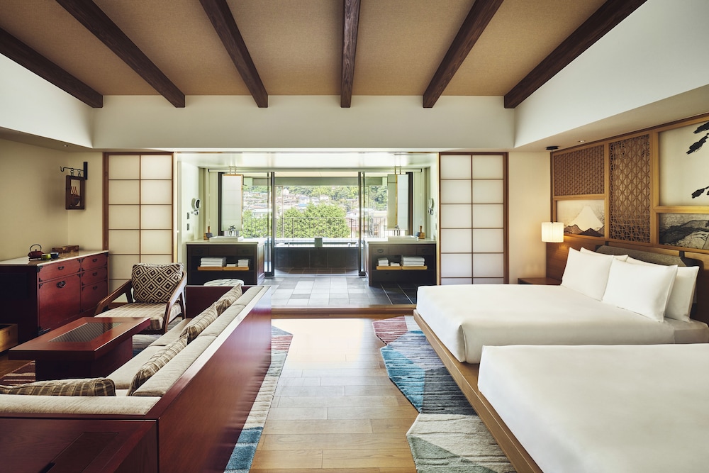 スイート シングルベッド 2 台 リバービュー (Private Hot Spring) 客室4 | ホテルインディゴ箱根強羅 by IHG