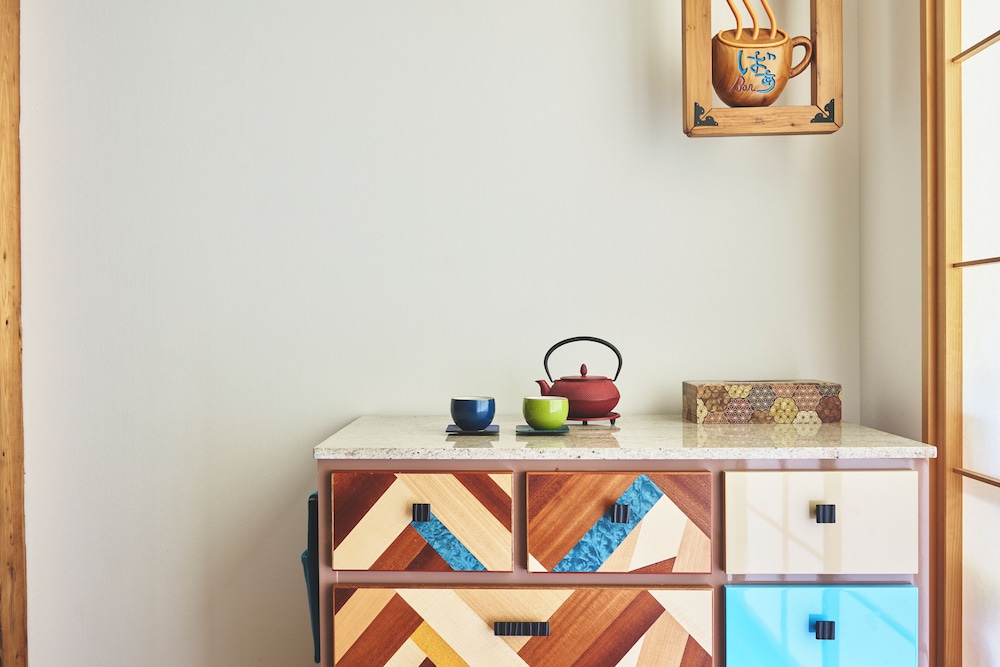 スタンダード ルーム シングルベッド 2 台 リバービュー (Private Hot Spring) 客室3 | ホテルインディゴ箱根強羅 by IHG