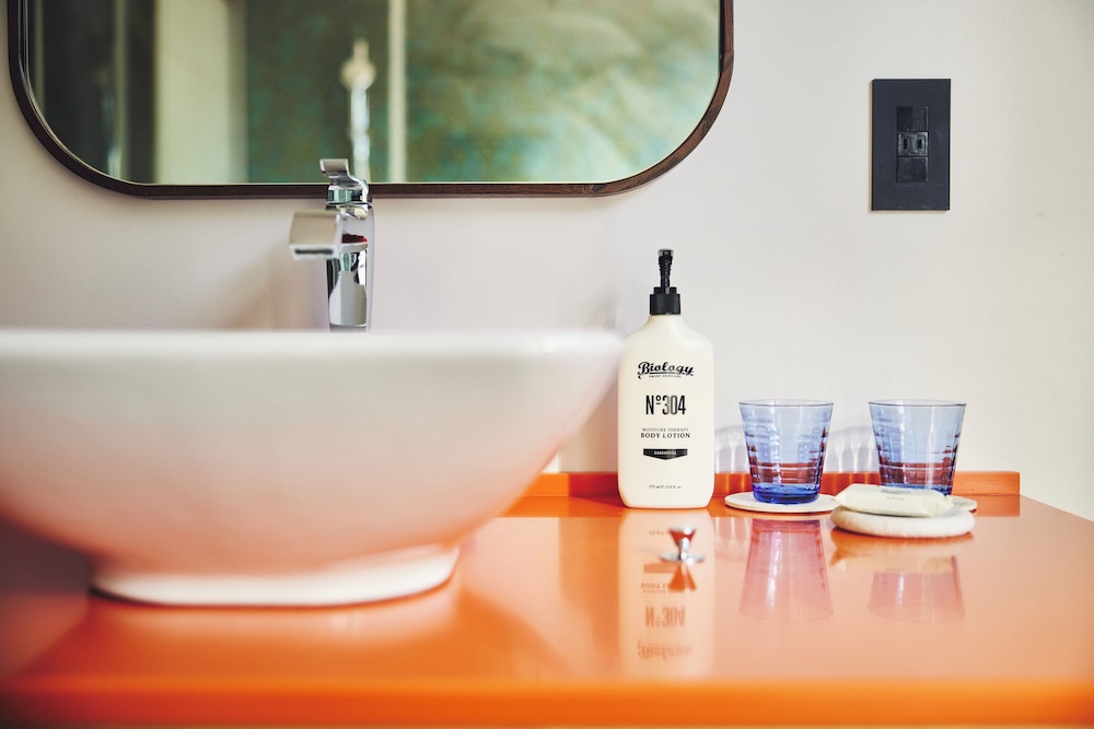 スタンダード ルーム シングルベッド 2 台 (Private Hot Spring) 客室2 | ホテルインディゴ箱根強羅 by IHG