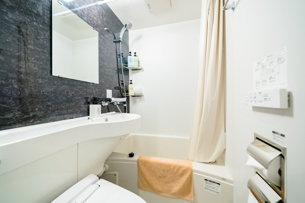 3人部屋 バスルーム1 | IKIDANE Residential Hotel 駒込