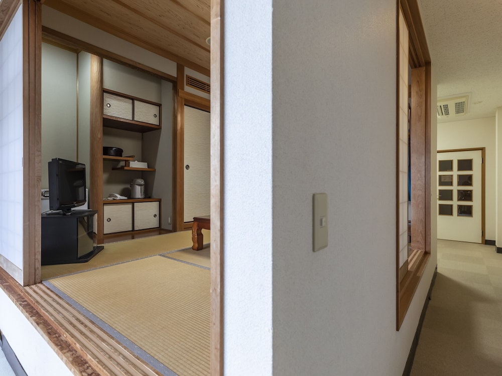 コンフォート 4 人部屋 客室4 | 国民宿舎あらふねリゾート