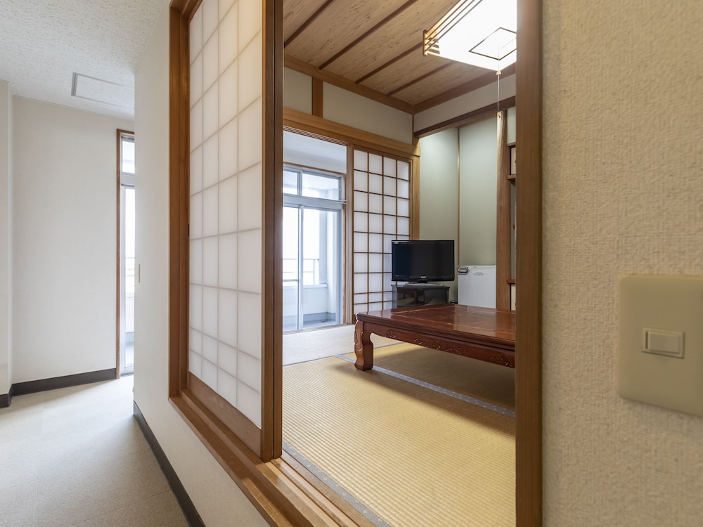 コンフォート 4 人部屋 客室6 | 国民宿舎あらふねリゾート