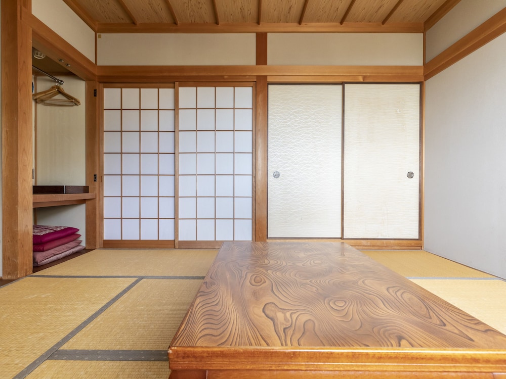 ビジネス 4 人部屋 禁煙 客室6 | 国民宿舎あらふねリゾート