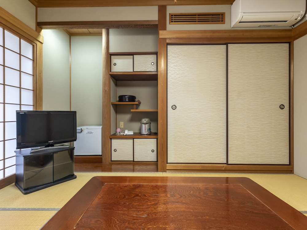 コンフォート 4 人部屋 客室13 | 国民宿舎あらふねリゾート