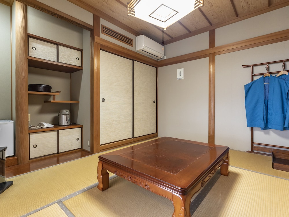 コンフォート 4 人部屋 客室7 | 国民宿舎あらふねリゾート