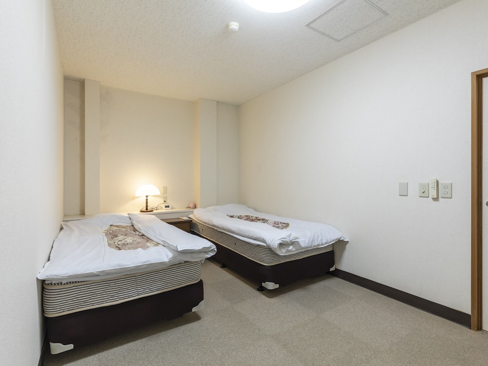 コンフォート 4 人部屋 客室5 | 国民宿舎あらふねリゾート