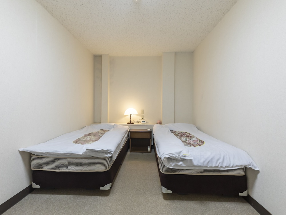 コンフォート 4 人部屋 客室1 | 国民宿舎あらふねリゾート