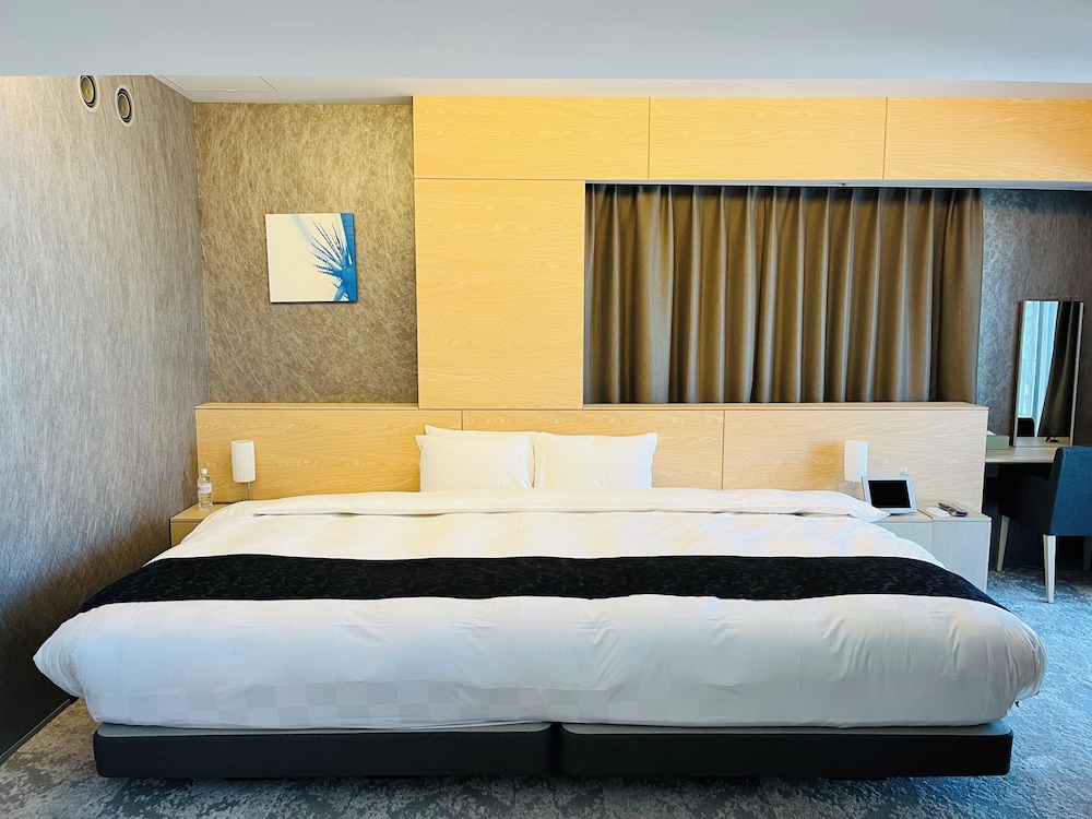 ロイヤルスイート ハリウッドスタイルベッド 禁煙 | ホテルロイヤルクラシック大阪