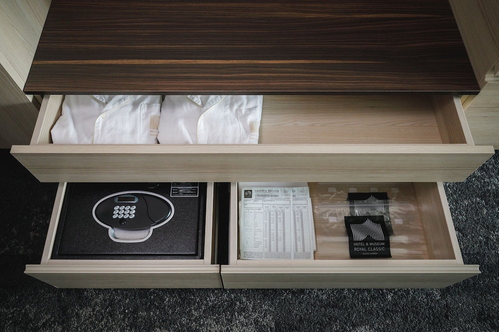 スタンダード クイーンルーム 禁煙 客室の設備とサービス1 | ホテルロイヤルクラシック大阪