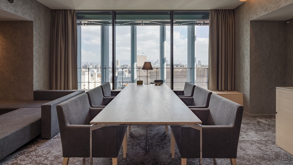 ロイヤルスイート ハリウッドスタイルベッド 禁煙 バルコニーからの眺望0 | ホテルロイヤルクラシック大阪