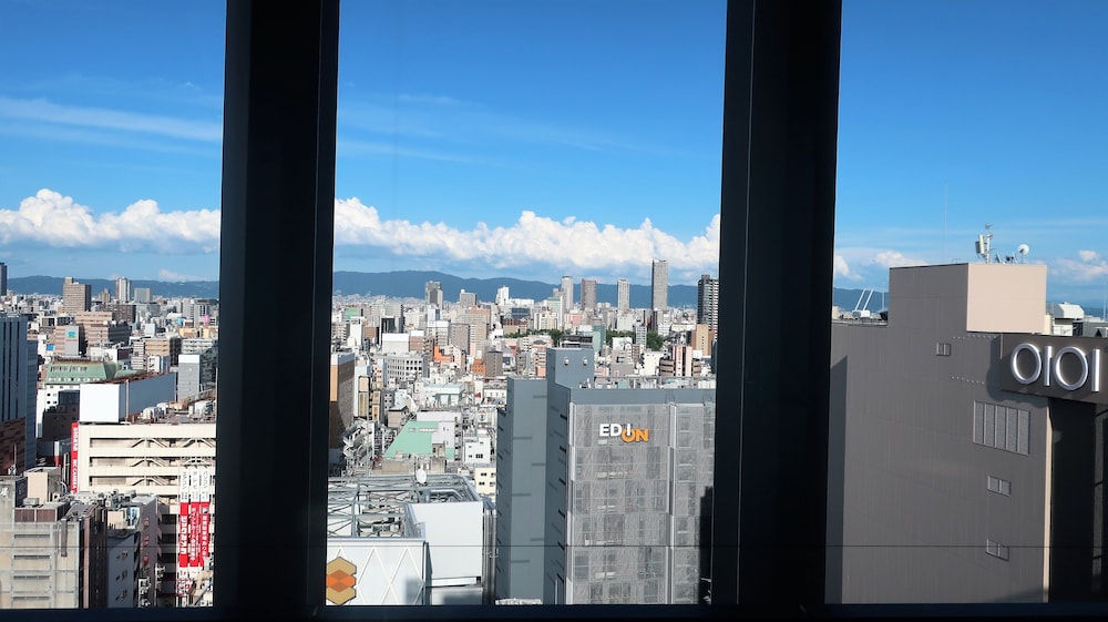 ロイヤルスイート ハリウッドスタイルベッド 禁煙 バルコニーからの眺望1 | ホテルロイヤルクラシック大阪