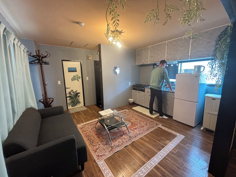 ベーシック ツインルーム 専用キッチン1 | セブンスリー高松ゲストハウス