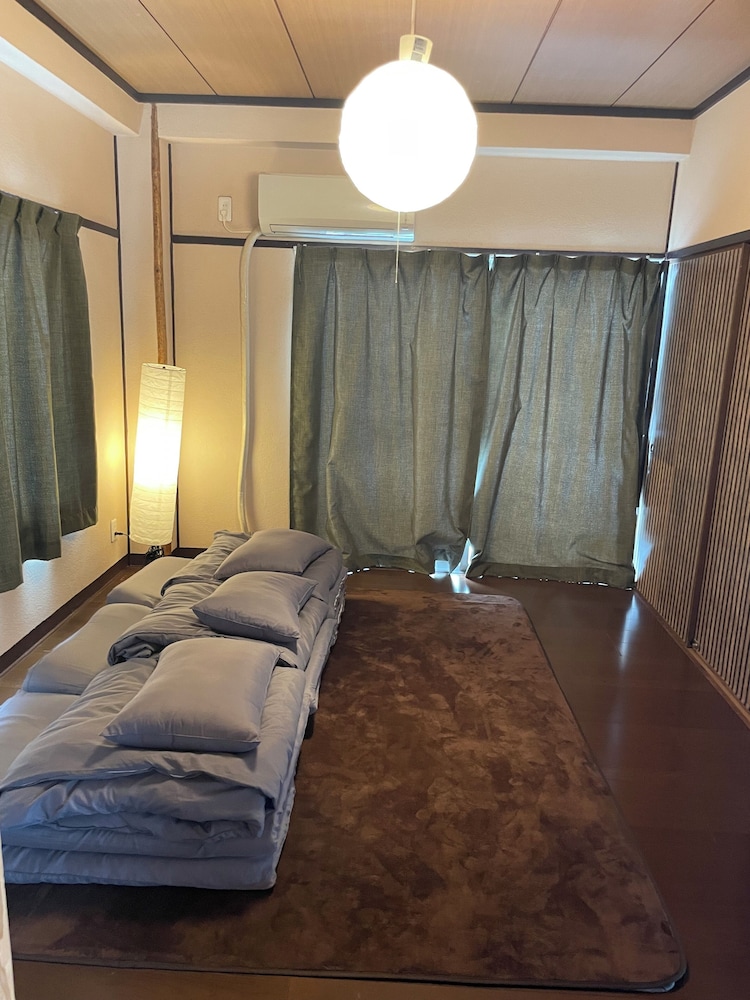 トラディショナル 4 人部屋 客室2 | セブンスリー高松ゲストハウス