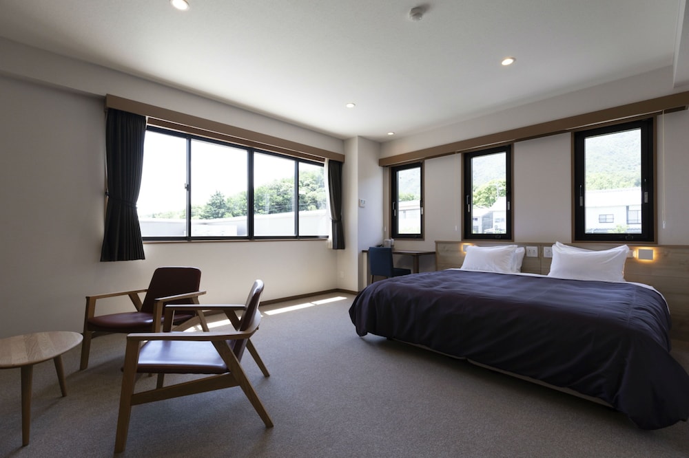 【源泉かけ流し温泉内湯】山側ダブルルーム（禁煙） 部屋からの景観0 | 宮島 離れの宿 IBUKU