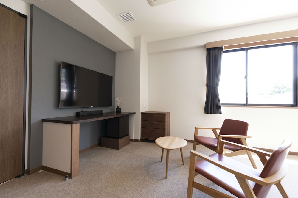 【源泉かけ流し温泉内湯】山側ダブルルーム（禁煙） 客室3 | 宮島 離れの宿 IBUKU