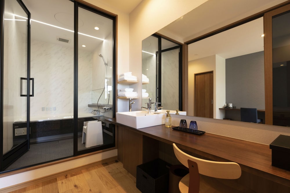 <源泉かけ流し温泉内湯> スーペリアダブルルーム (禁煙) バスルーム4 | 宮島 離れの宿 IBUKU