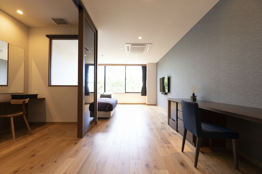 <源泉かけ流し温泉内湯> スーペリアダブルルーム (禁煙) 客室1 | 宮島 離れの宿 IBUKU