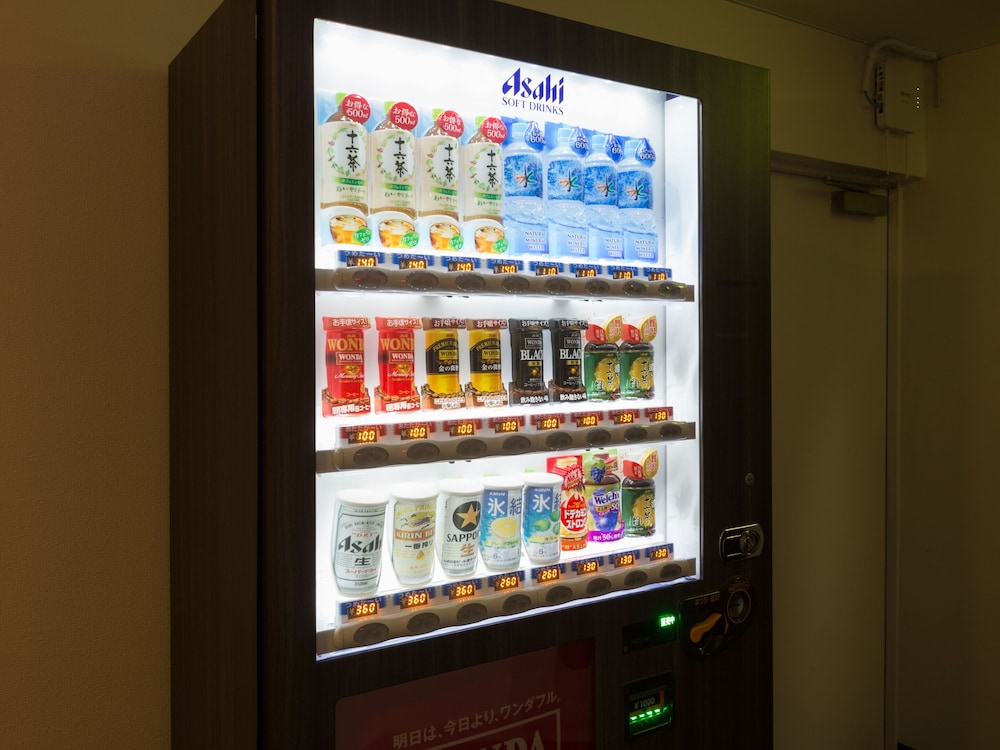 自動販売機1 | THE HOTELS HAKATA KASANE Bayside