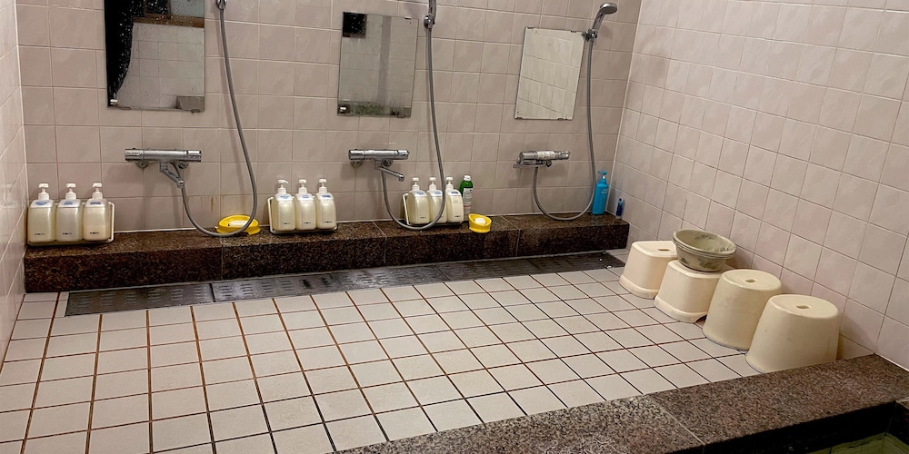 和室8畳 (旧館) 共用バスルーム0 | ビジネス旅館若草