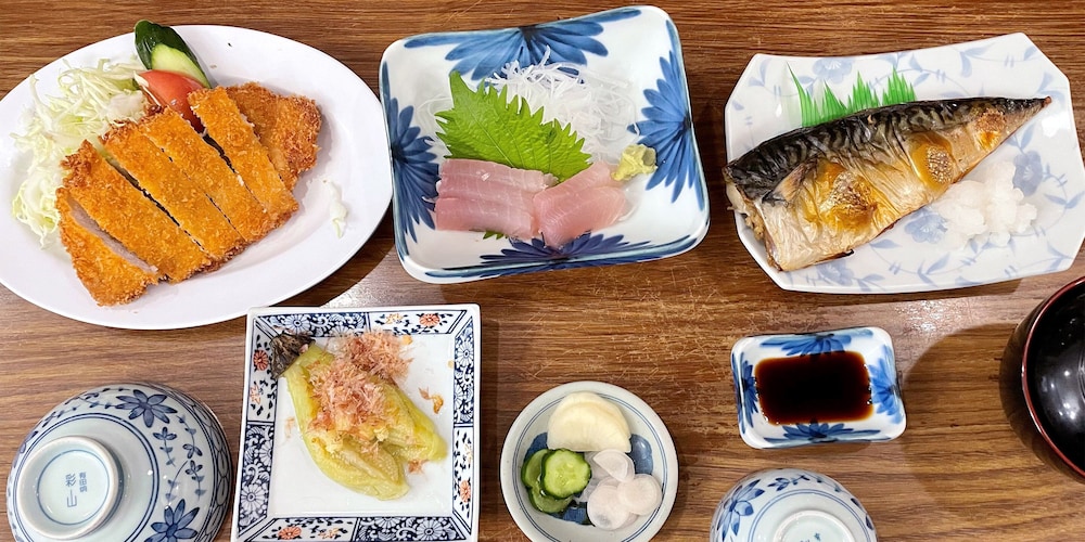 和室8畳 (旧館) 旅館のお食事処0 | ビジネス旅館若草