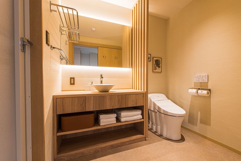 デラックス 4人部屋 (若松) バスルーム1 | Hotel ZIZI Kyoto Gion