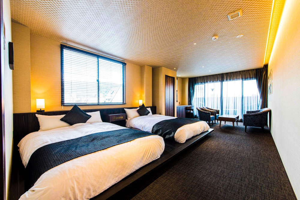 ツインルーム バルコニー付き (燕子花) 客室1 | Hotel ZIZI Kyoto Gion