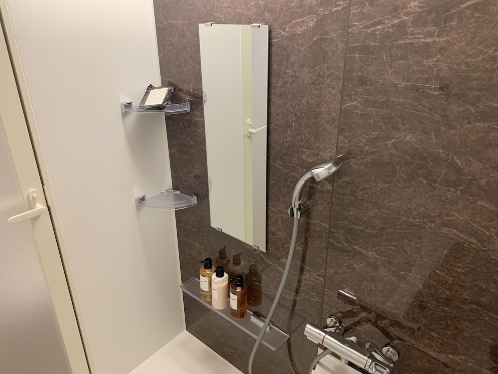 スタンダード ダブルルーム バスルーム1 | Mr.KINJO in TOMIGUSUKU