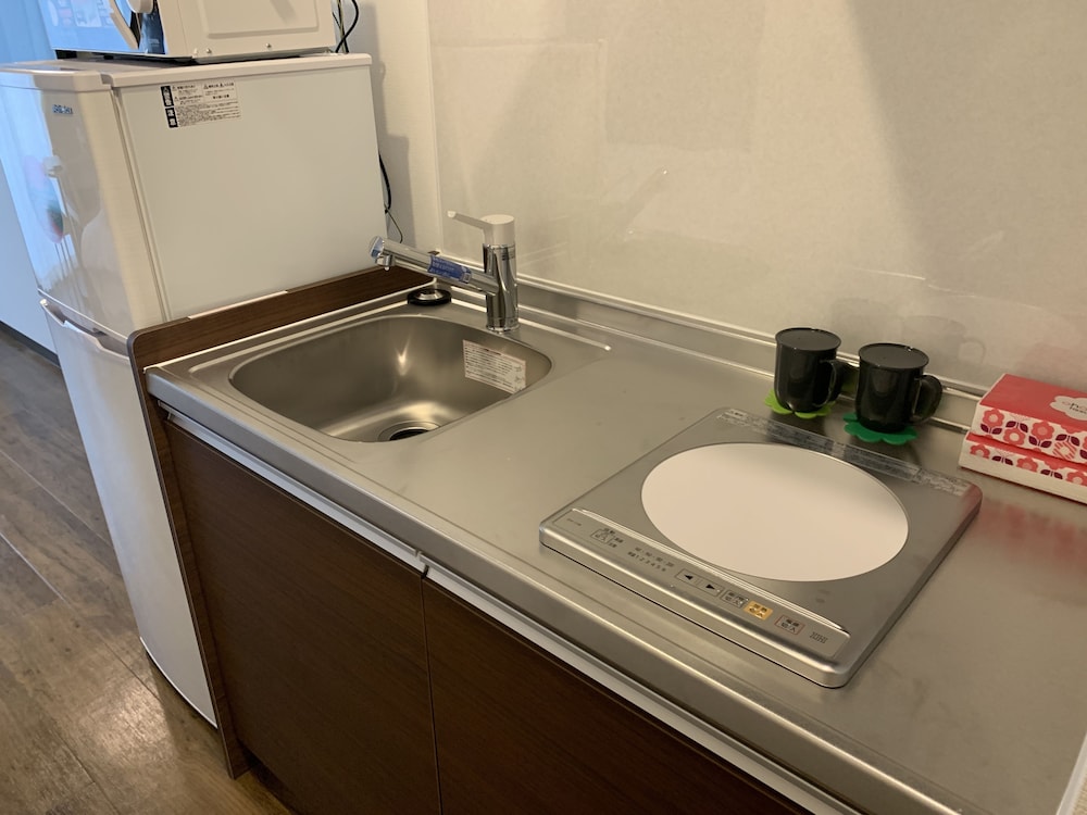 スタンダード ダブルルーム 専用簡易キッチン1 | Mr.KINJO in TOMIGUSUKU