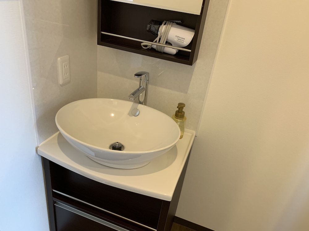 スタンダード ツインルーム バスルームのシンク0 | Mr.KINJO in TOMIGUSUKU