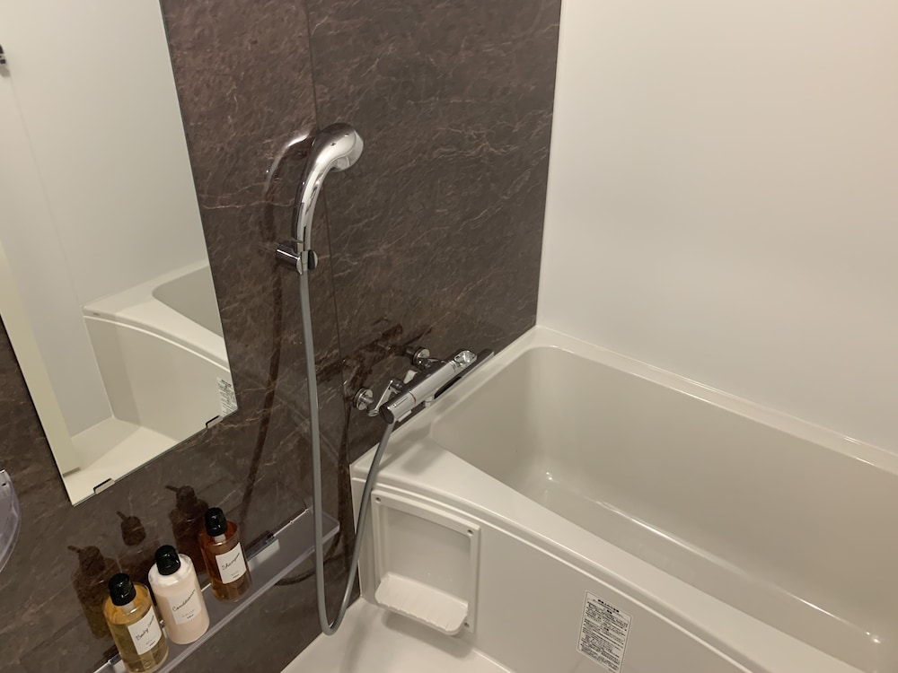 スタンダード ダブルルーム バスルーム2 | Mr.KINJO in TOMIGUSUKU