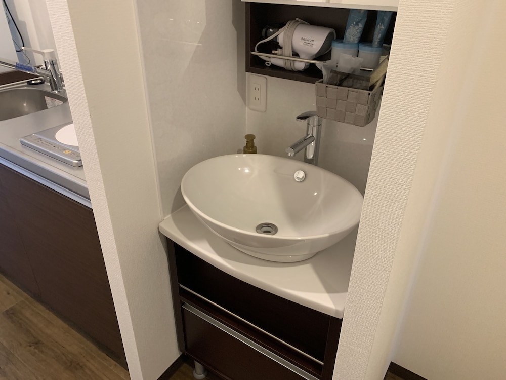 スタンダード ダブルルーム バスルームのシンク0 | Mr.KINJO in TOMIGUSUKU