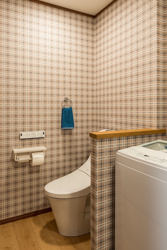 4人部屋 専用バスルーム付 バスルーム2 | Kamakura Del Costa