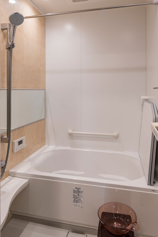 4人部屋 専用バスルーム付 バスルーム1 | Kamakura Del Costa