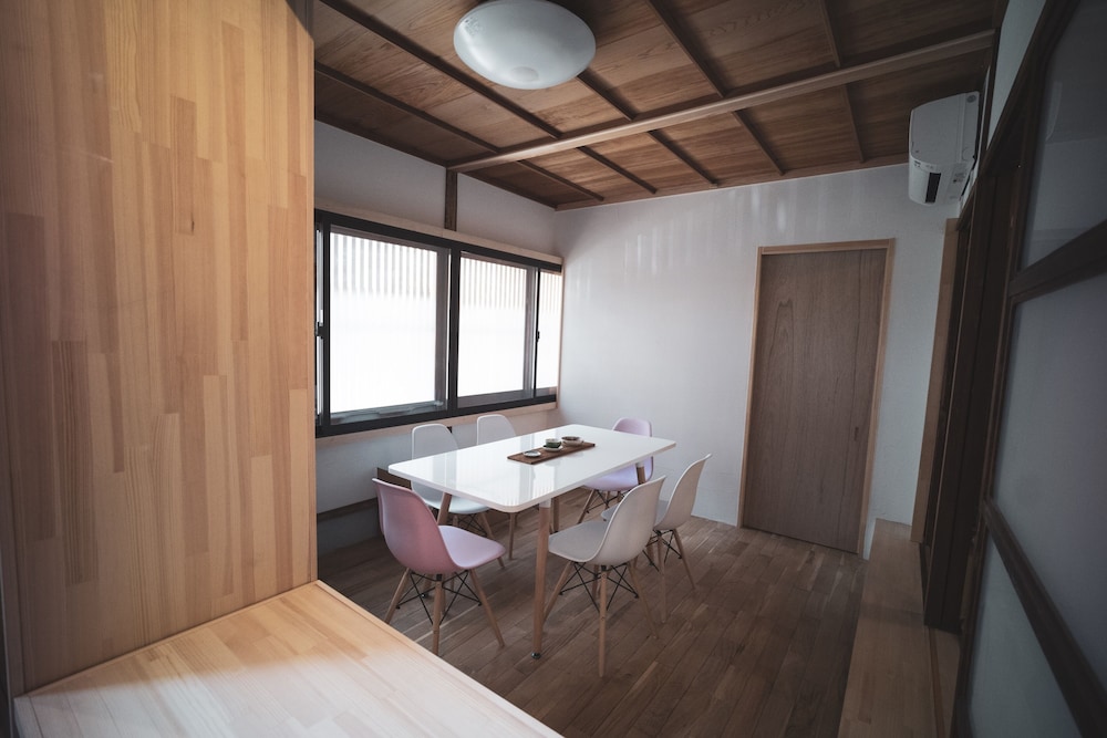 Modern Machiya - MIBU 客室内のダイニングエリア0 | Modern Machiya MIBU