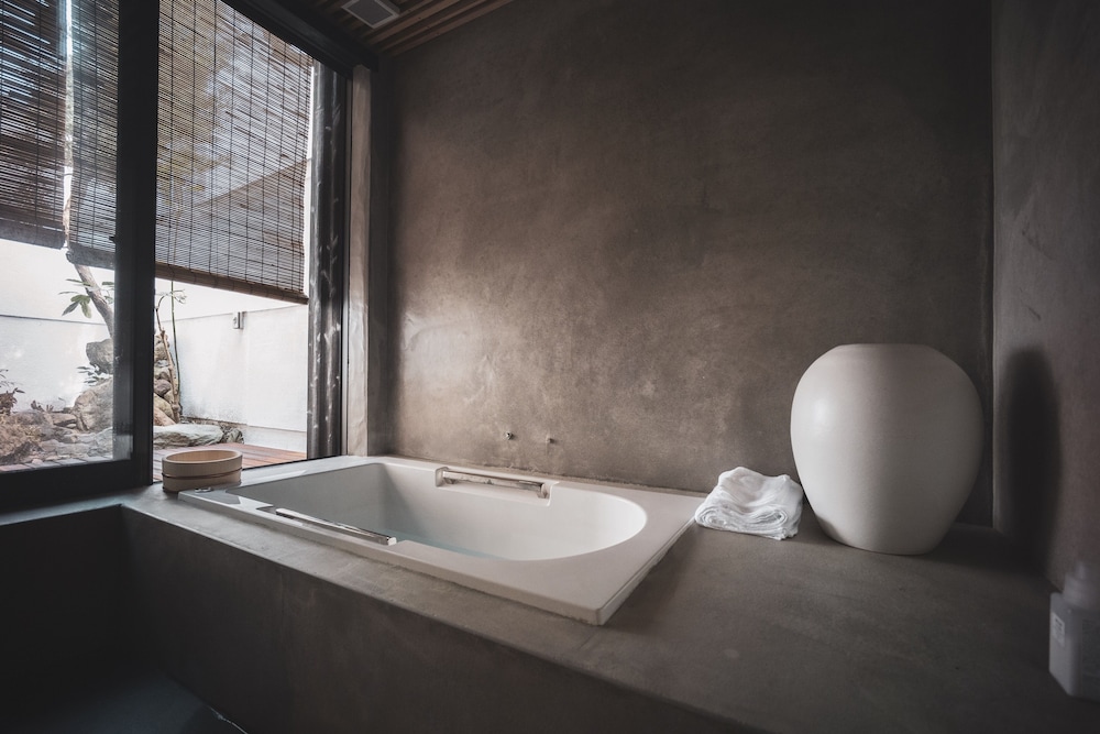 Modern Machiya - MIBU 深めの浴槽0 | Modern Machiya MIBU