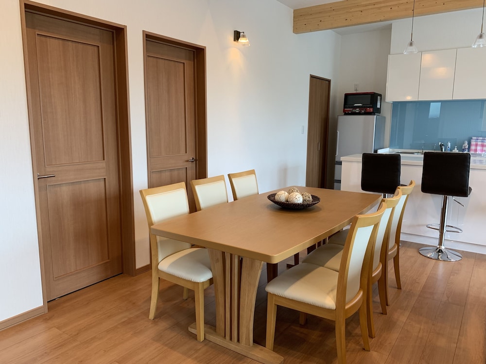 Diamond Dust Furano - ユニット 2F 客室内のダイニングエリア0 | ダイアモンドダスト ダスト フラノ