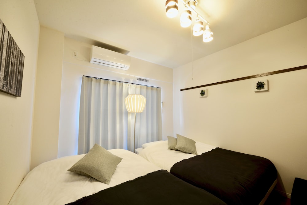 4名部屋 ホワイトモノトーン / WI 客室3 | オールステイ胡屋