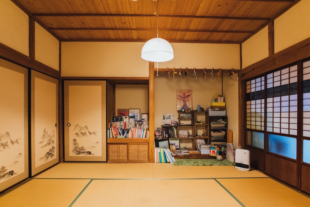 トラディショナル 4 人部屋 | 里山ゲストハウス クチュール