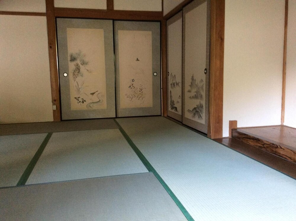 トラディショナル 4 人部屋 客室0 | 里山ゲストハウス クチュール