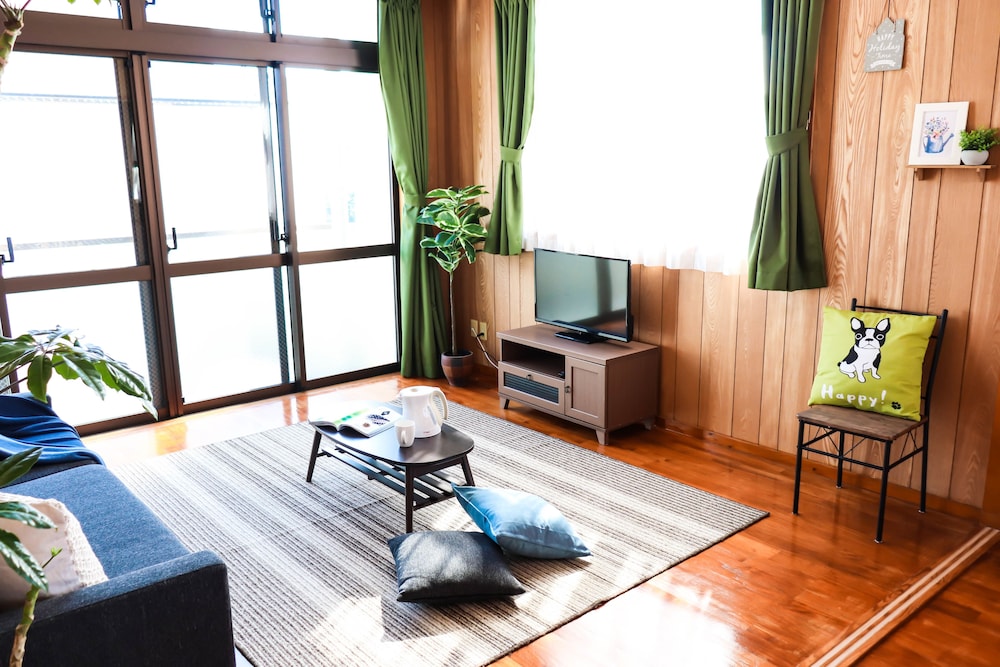 スタンダード アパートメント (A) リビング エリア0 | Hotel Upi – コンドミニアムホテル美浜ウーピー