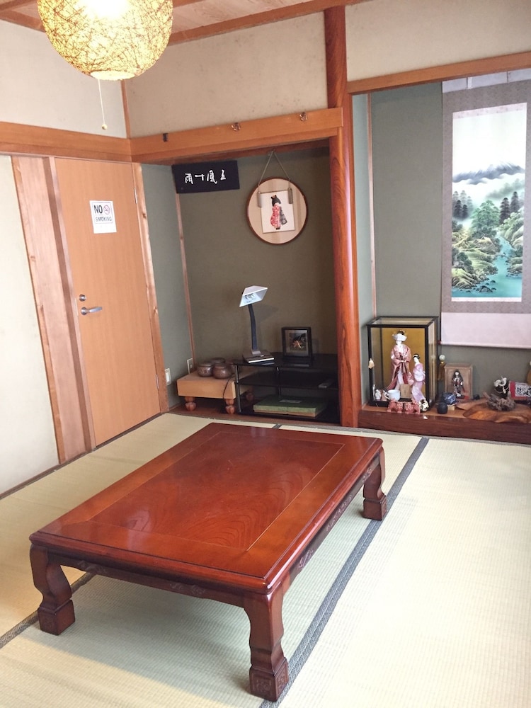 和室4人部屋 リビングルーム3 | ゲストハウスダイショーオシロアソビ