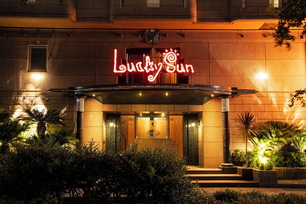 施設の正面1 | ラッキー サン