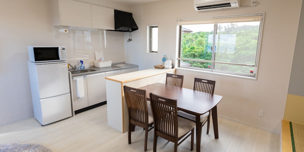 ヴィラ・シャルム 客室内のダイニングエリア0 | ヴィラ シャルム