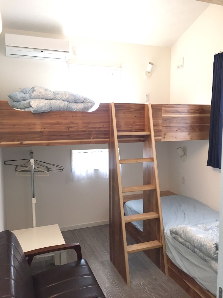 段違いツインルーム 禁煙 客室1 | 糸島ゲストハウス & バックパッカーズ TOMO