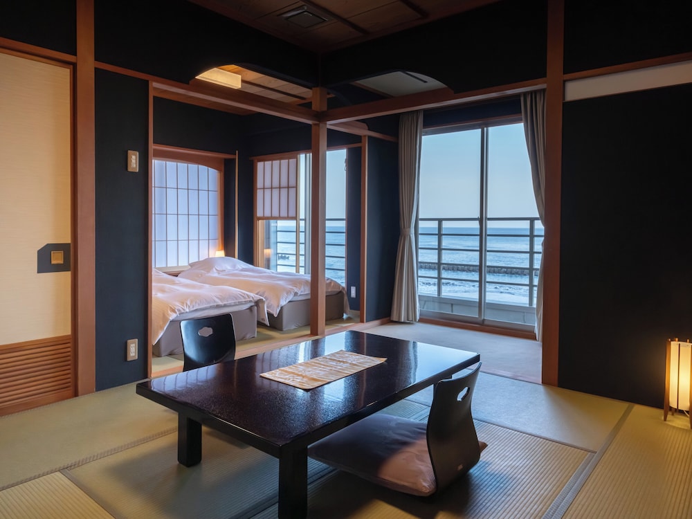 和ベッド客室 (朝食を含む料金プランを予約された場合、3歳以下のお子様には提供されません) 禁煙 | 海遊亭