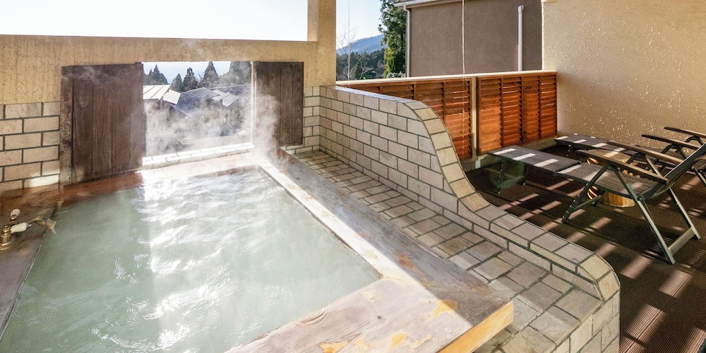 デラックスヴィラ露天風呂付 パラディー バスルーム1 | 天からの贈り物 Villa Montpetre